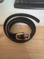 Cintura sottile nera, fibbia dorata - Accessorio moda!