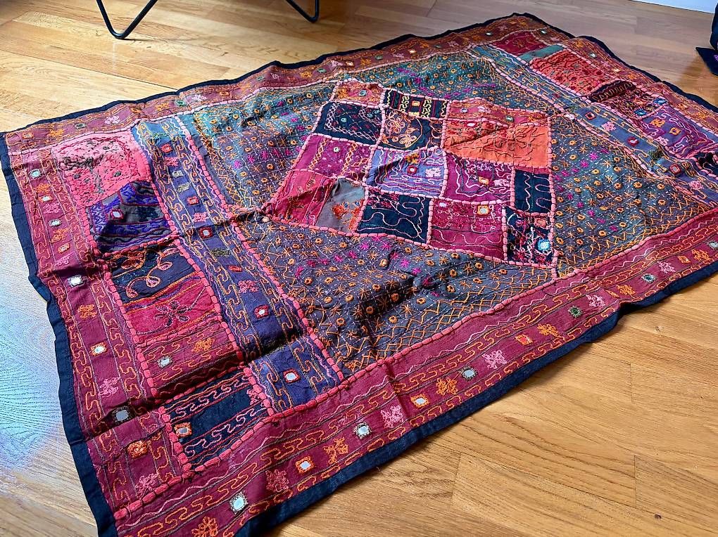 Coperte: Ensemble textile artisanal indien: coussins et plaids – Usato da Lausanne venduto da Aei_NCB7 1