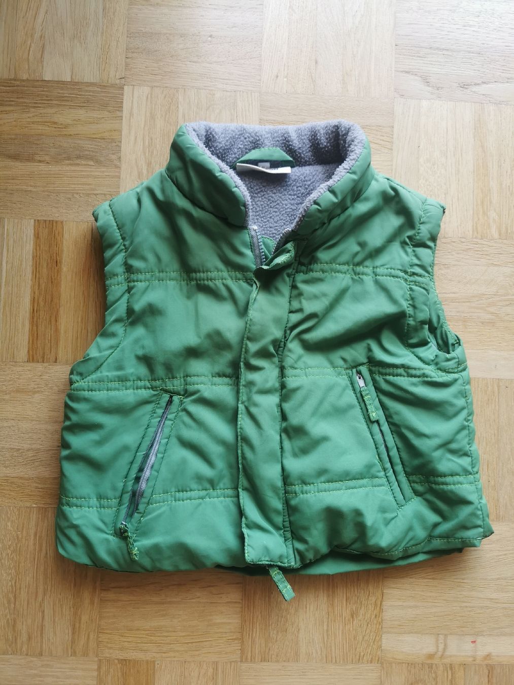 Altro abbigliamento per bambino: Grüne Kinderweste, Grösse 80, – Usato da Fislisbach venduto da mojar