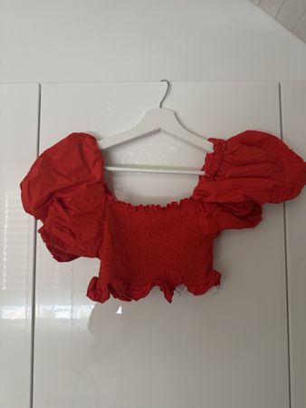 Rotes Zara Crop Top mit Puffärmel, Gr. S, perfekt für den So