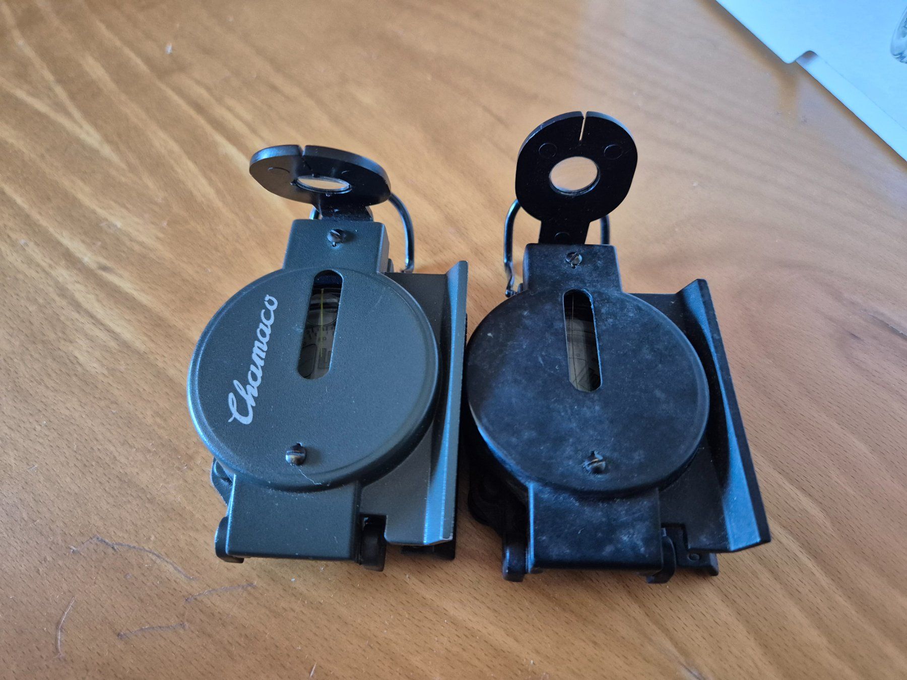 GPS & Strumenti di misurazione: 2 boussoles / 2 compass – Usato da Monthey venduto da McAuthor