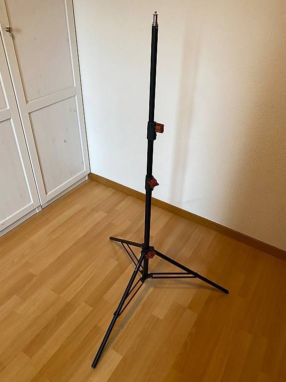 Jinbei Treppiedi & Teste: Lampenstatic Jinbei 2100 – Usato da Schliern b. Köniz venduto da tilli