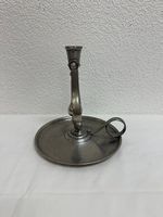 Antiker Kerzenhalter aus Zinn mit Fingerschlaufe