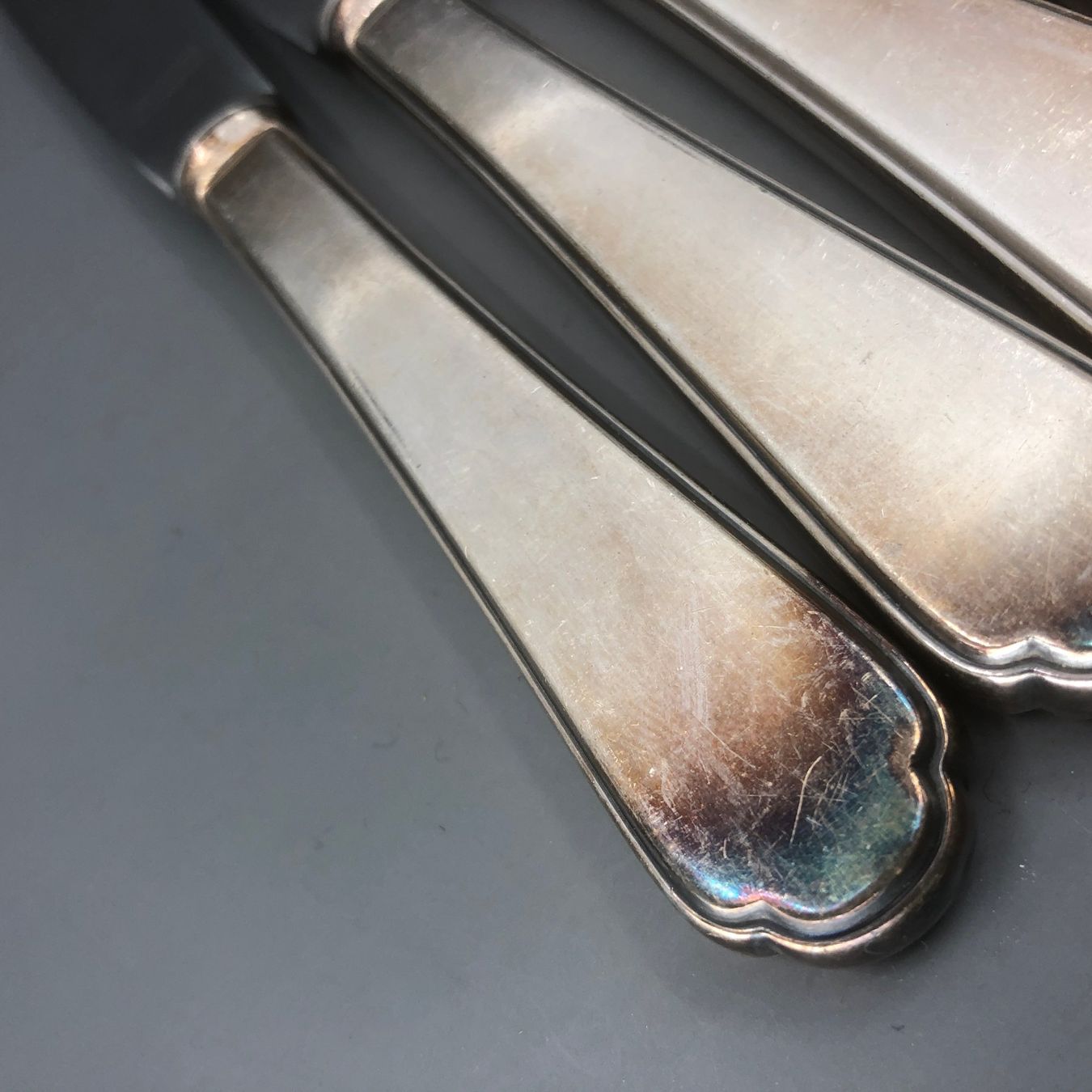 Coltelli: 7 Messer versilbert Bruckmann Steakmesser – Usato da Basel venduto da Tiabeanie
