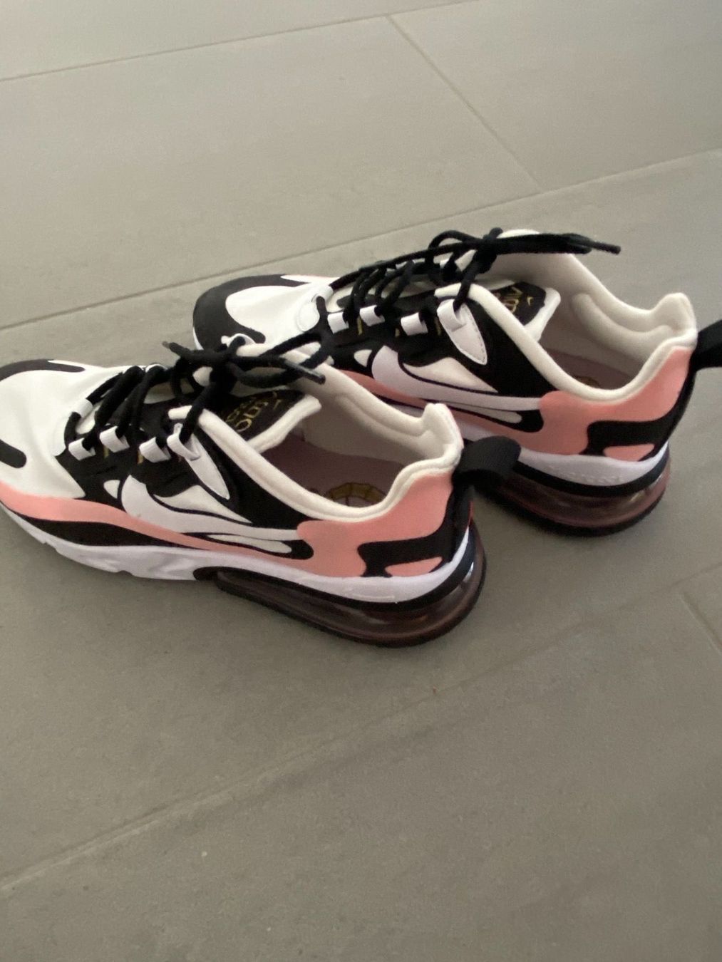 Nike Scarpe da donna: NIKE Air Max 270 React, Gr. 38,5, NEU – Nuovo e nell'imballaggio originale da Uetikon am See venduto da jlsfer