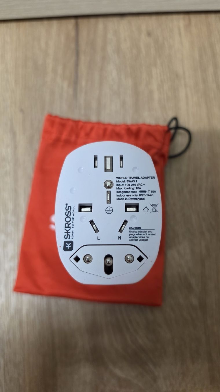 SKROSS Laufwerke & Adapter: Reiseadapter Skross World Adapter MUV USB – Gebraucht aus Winkel von roncalli 1