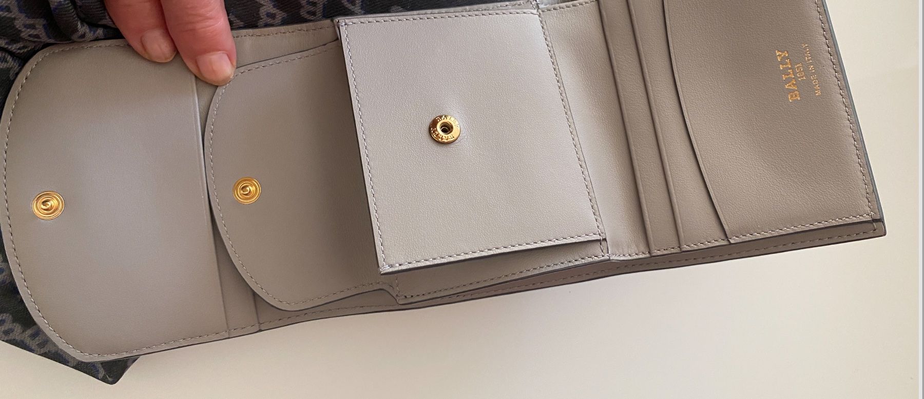 Bally Portamonete: Bally Geldbörse Blessy tri-fold leather wallet – Nuovo e nell'imballaggio originale da Volketswil venduto da praxis12 2