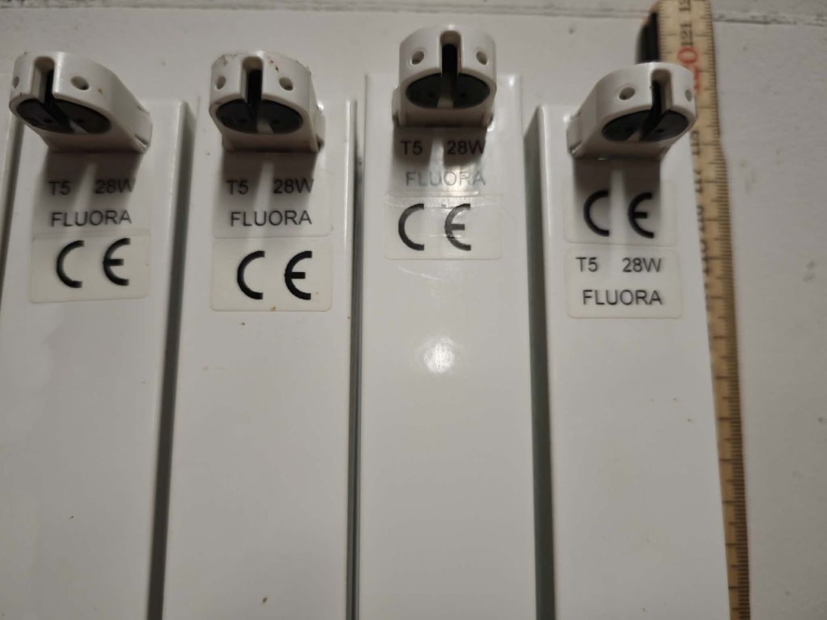 Lampade: Fluoreszenz Leuchten  – Usato da Bühler venduto da comaneci 1