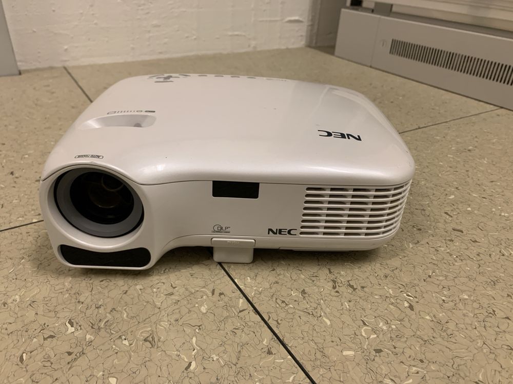 Beamer NEC MODEL LT35 (Gebraucht) in Opfikon für CHF 25.2 – mit ...