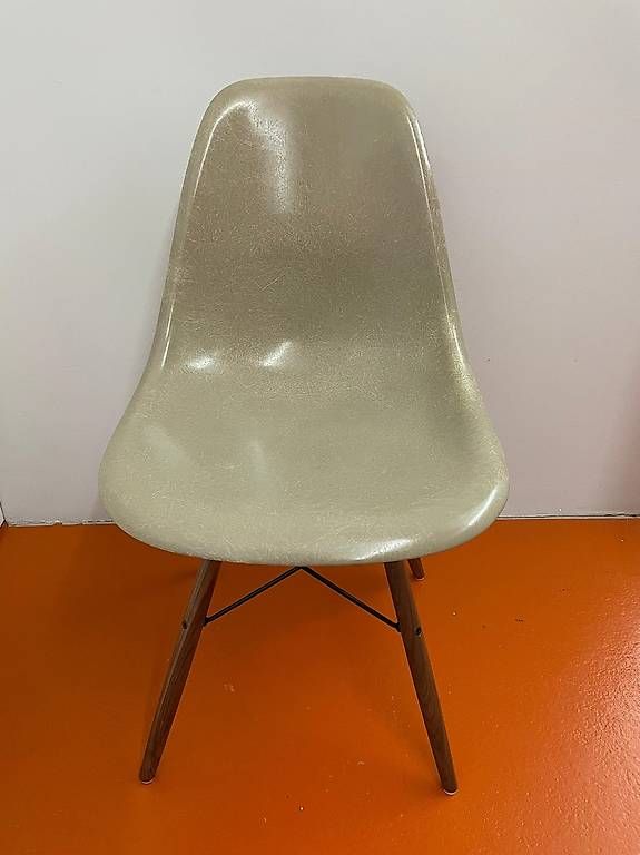 Sedie: Eames side chair - greige – Usato da hermrigen venduto da Hasihasi2
