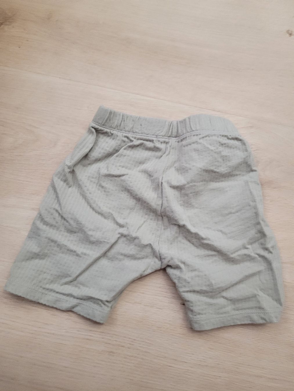 Zara Pantaloni: kurze Hose Gr. 104 – Usato da Lupsingen venduto da sta_wgg5 2