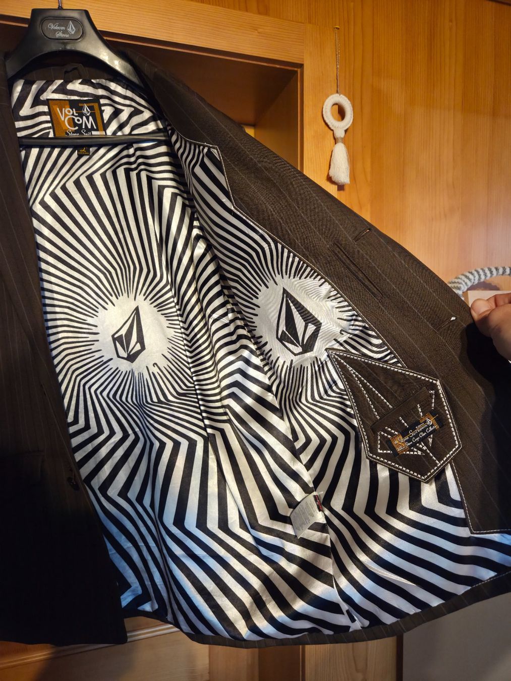 Anzüge: Volcom Herren Anzug Braun Gestreift, -Top Zust... – Gebraucht aus Richigen von Ryser88 2