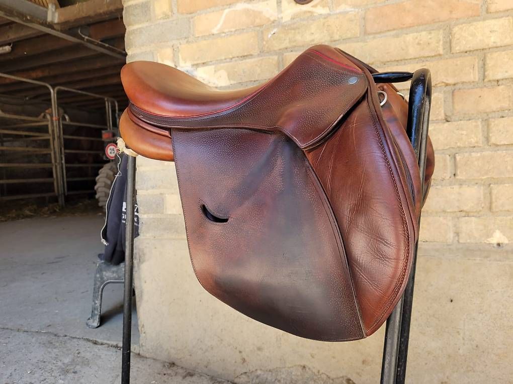 Selle & Accessori: Childéric CFXL Vielseitigkeitssattel, 17, – Usato da Bolligen venduto da AndyBern 1