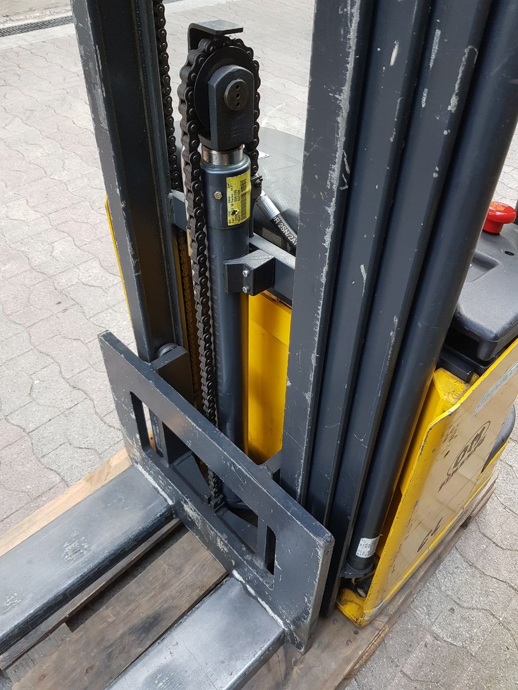 Carrelli elevatori e a forche: Stapler OM Ameise Deichselstapler Hochhubwagen – Difettoso da Brunnadern venduto da p..... 7