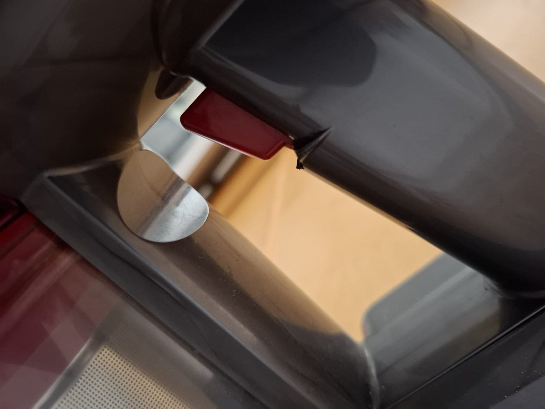 Dyson Staubsauger & Zubehör: Dyson V8 Akku Staubsauger – Gebraucht aus Sursee von Ventiduese 6