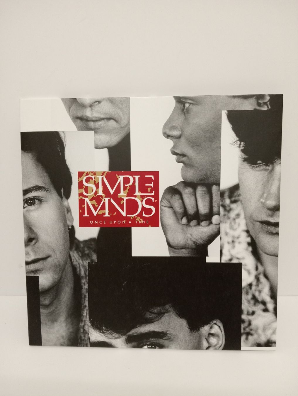 Schallplatten: Simple Minds Once Upon A Time Limited Ruby Red Vinyl LP – Gebraucht aus Allschwil von Evgeniia78