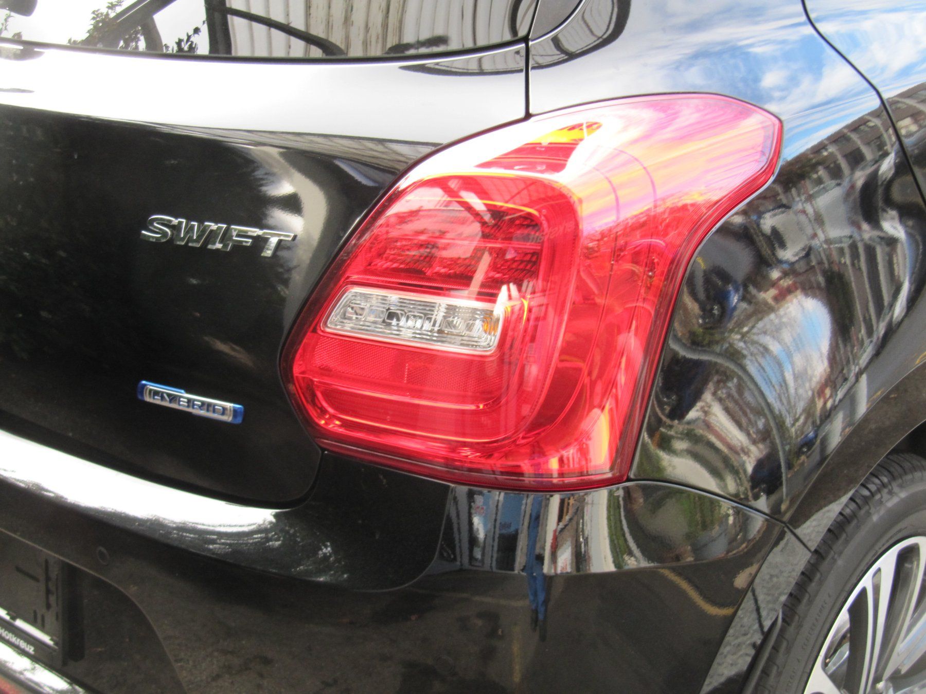 Suzuki Automobili: Suzuki Swift 1.2 Top Hybrid – Usato da Rotkreuz venduto da auto-bachmann 7