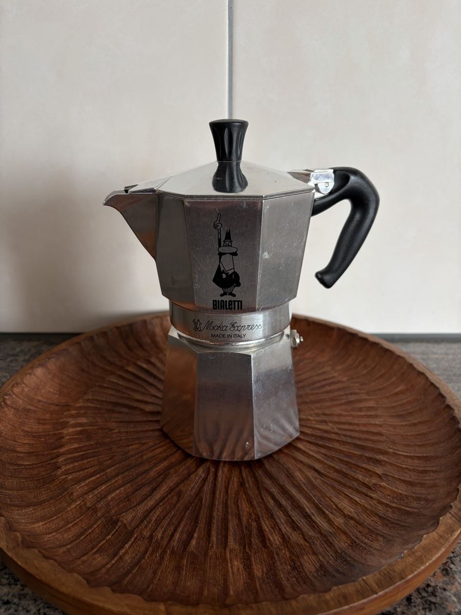 Bialetti Macchine per caffè & Macchine per espresso: Bialetti Moka Express - Gr. 4 Ts. / 190ml – Usato da Ennetbürgen venduto da ivovf