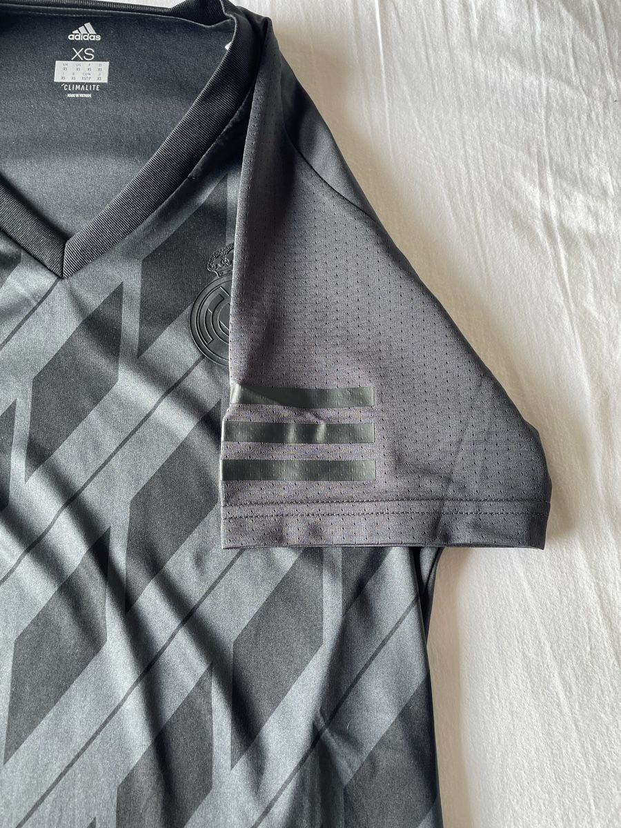 Adidas Canottiere & Pantaloni: Maillot Real Madrid noir – Nuovo (secondo la descrizione) da Apples venduto da leo_z9kf 2