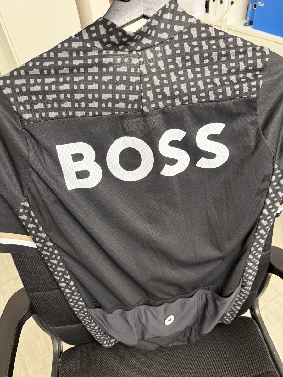 Assos Canottiere & Pantaloni: Assos X Boss – Usato da Glattbrugg venduto da aventadooor 1