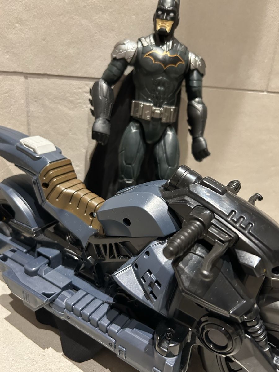 Giocattoli: Batman Motorrad Batcycle + Batman Figur 30 cm – Usato da Boniswil venduto da sim_7zhp 4