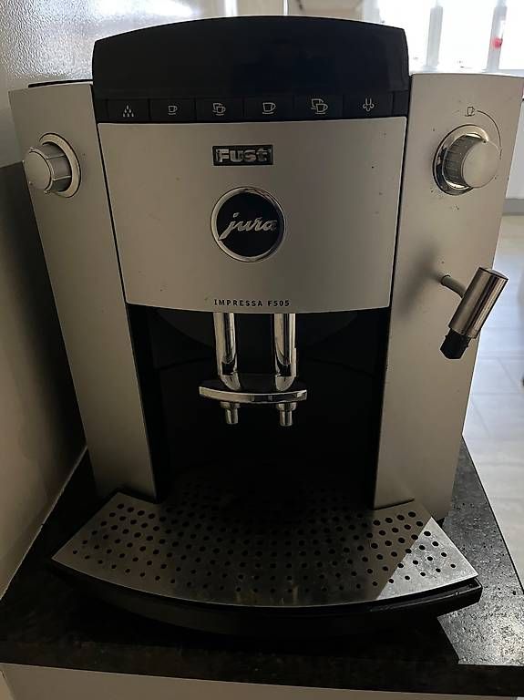 Macchine per caffè & Macchine per espresso: Machine à grains Jura à réparer  – Usato da Cremin venduto da Sylvie78