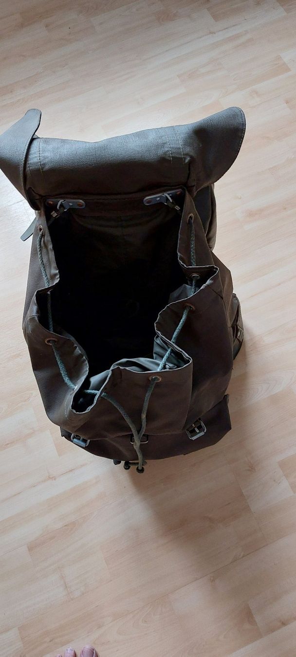 Schweizer Armee Zaini: Schweizer Militärrucksack – Usato da Lupfig venduto da Robob2 2