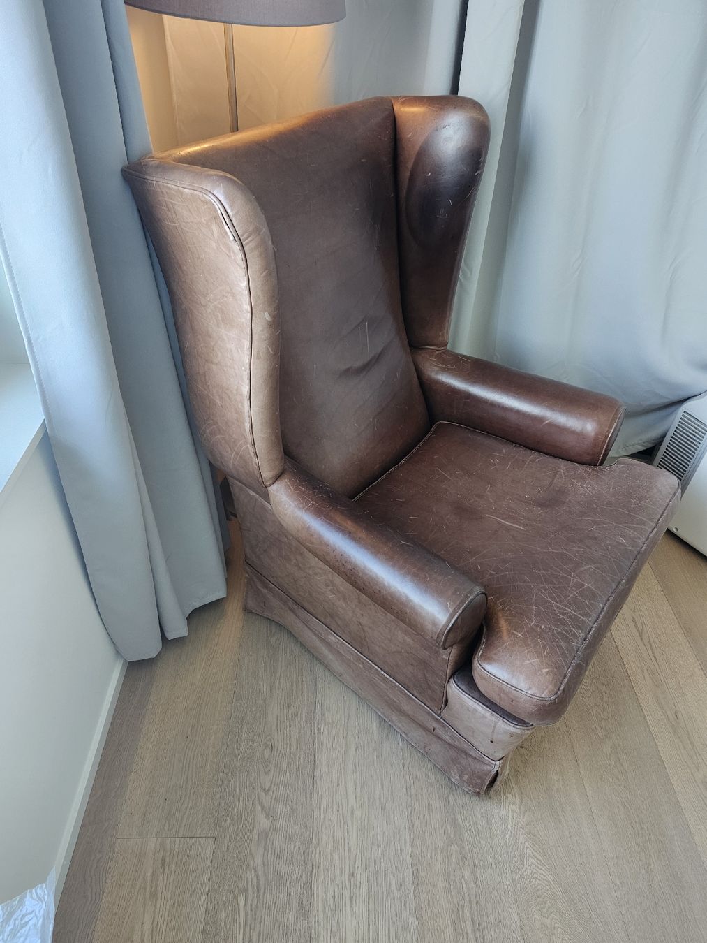 Poltrone: Leather Wingback Chair Brown – Usato da Immensee venduto da Gitter 1