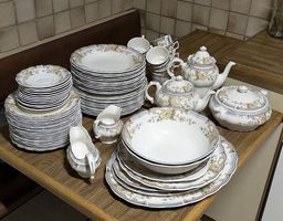 Royal Doulton Geschirrsett, fine China, Temple Garden, 1982