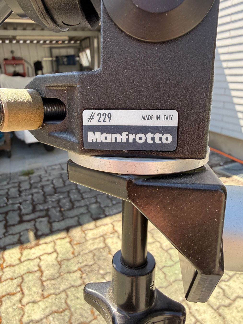 Manfrotto Treppiedi & Teste: Manfrotto Fotostativ, sehr stabil – Usato da Alchenflüh venduto da Siriusbern 3