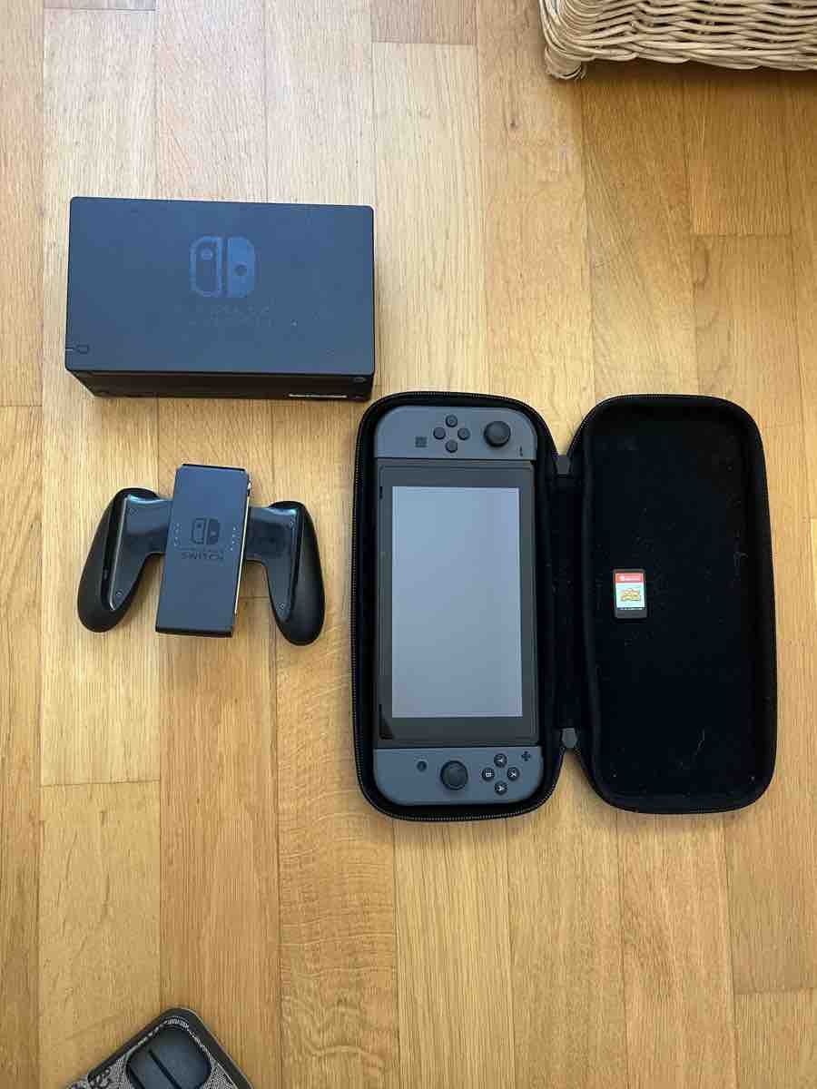 Nintendo Console: Nintendo Switch Konsole Set schwarz gebraucht – Usato da Oberrieden venduto da maritcouvreur