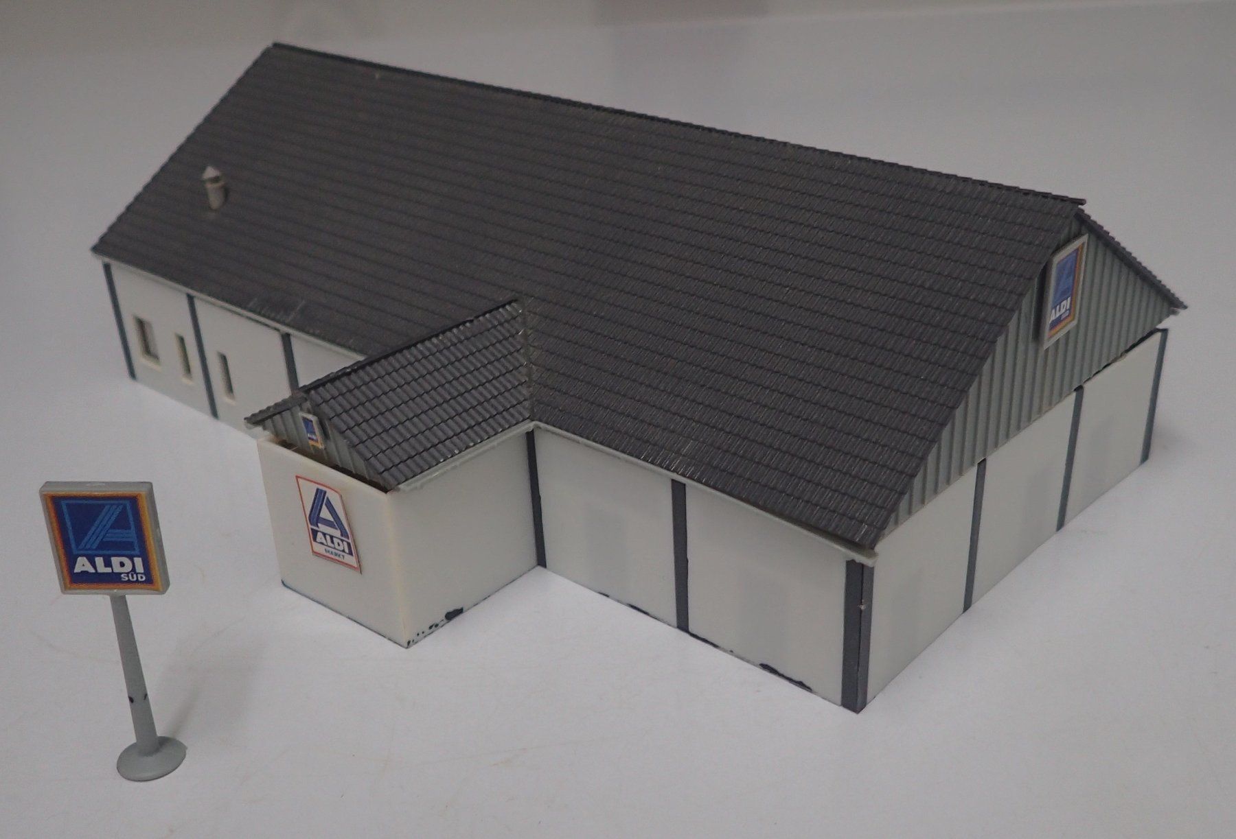 Modelleisenbahnen: N - ALDI Einkaufszentrum / centre commercial ALDI – Gebraucht aus Lausanne von Biquette6 1
