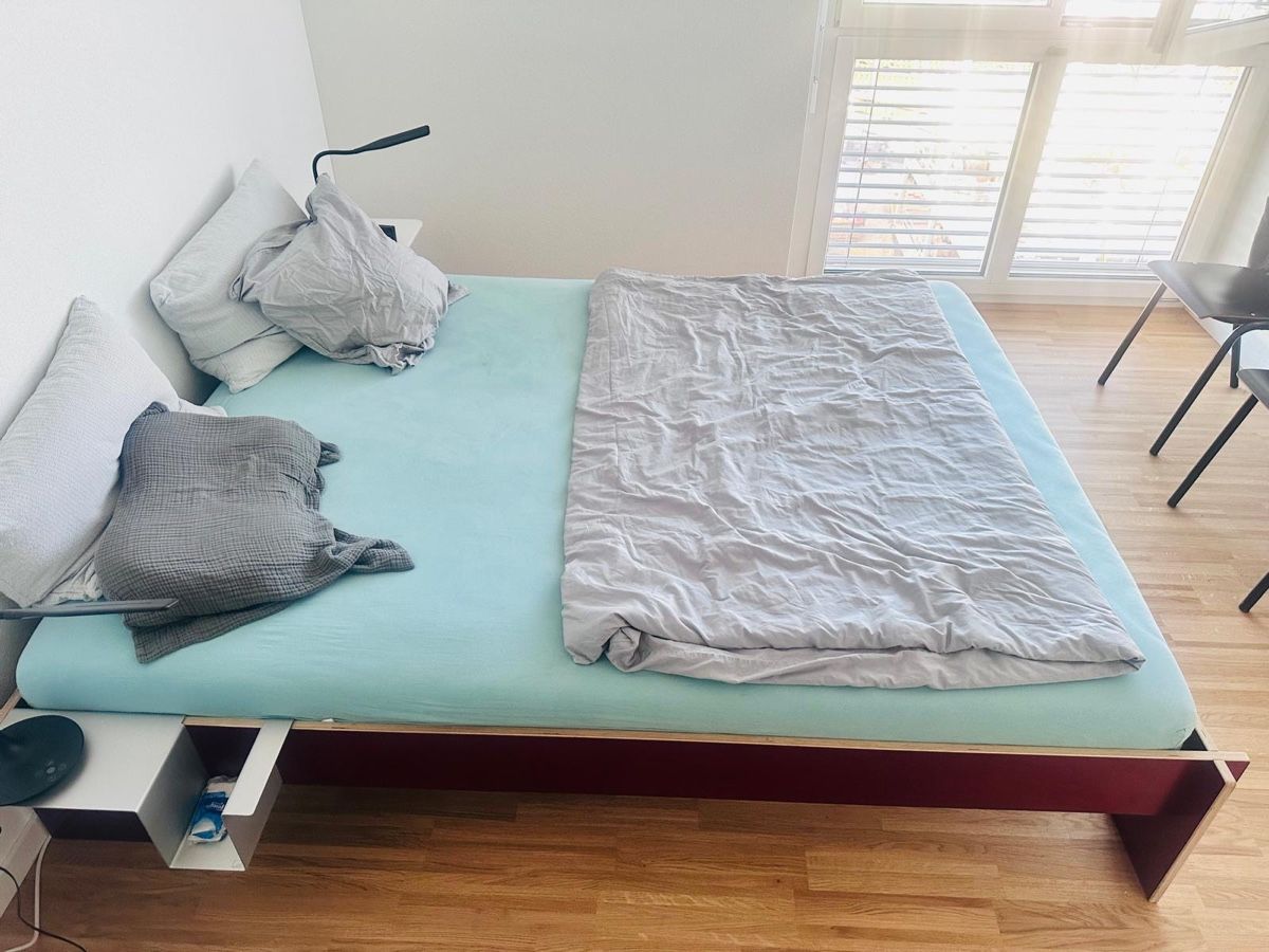 Betten: Siebenschläfer Bett dunkelrot Stecksystem stabil – Gebraucht aus Aarau von sch_r6xl 1