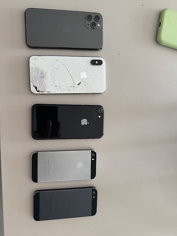 Portables: iPhone 11 Pro, X, 8, 5s & 5  Fully Working – D'occasion à Chêne-Bougeries par joe_7r2q 1