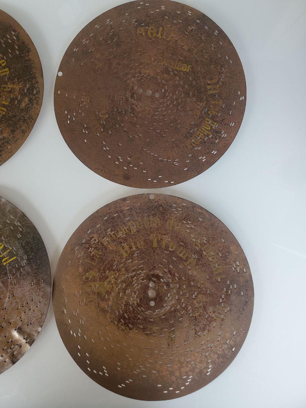 Plateaux: 5 antike Lochplatten – D'occasion à Frauenfeld par BeneFull 4
