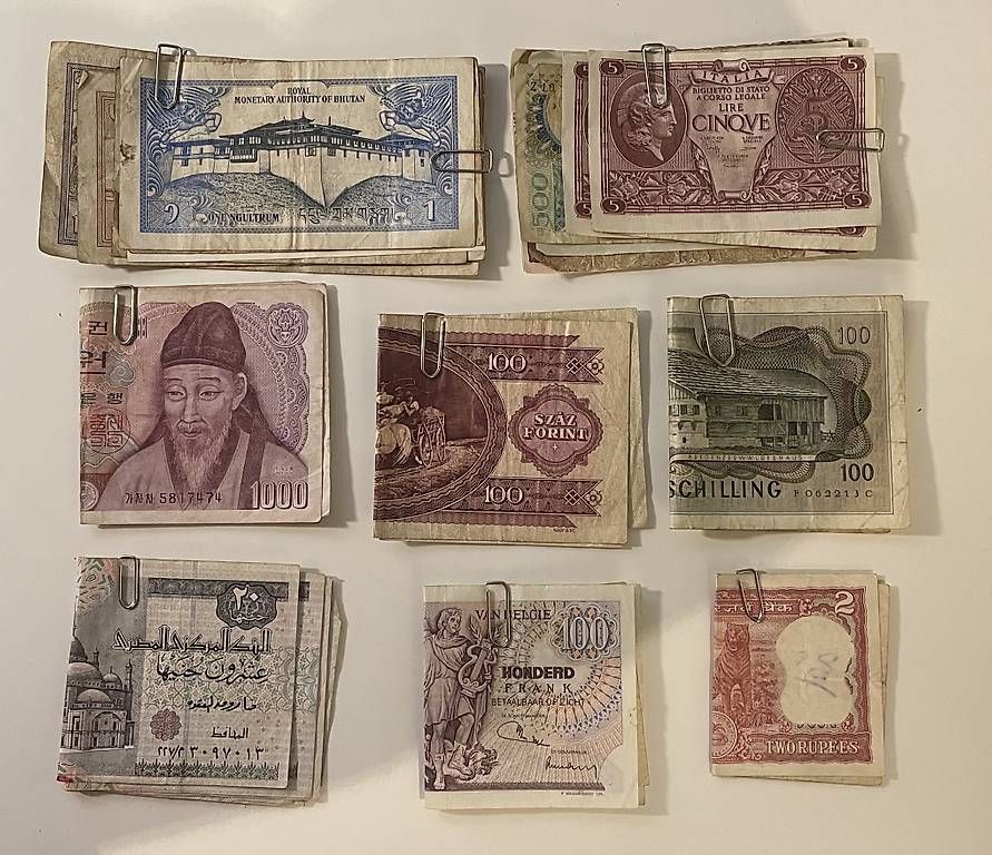 Banconote: Ancien billets de banque différents pays du monde  – Usato da Corcelles-pres-Concise venduto da Dilem