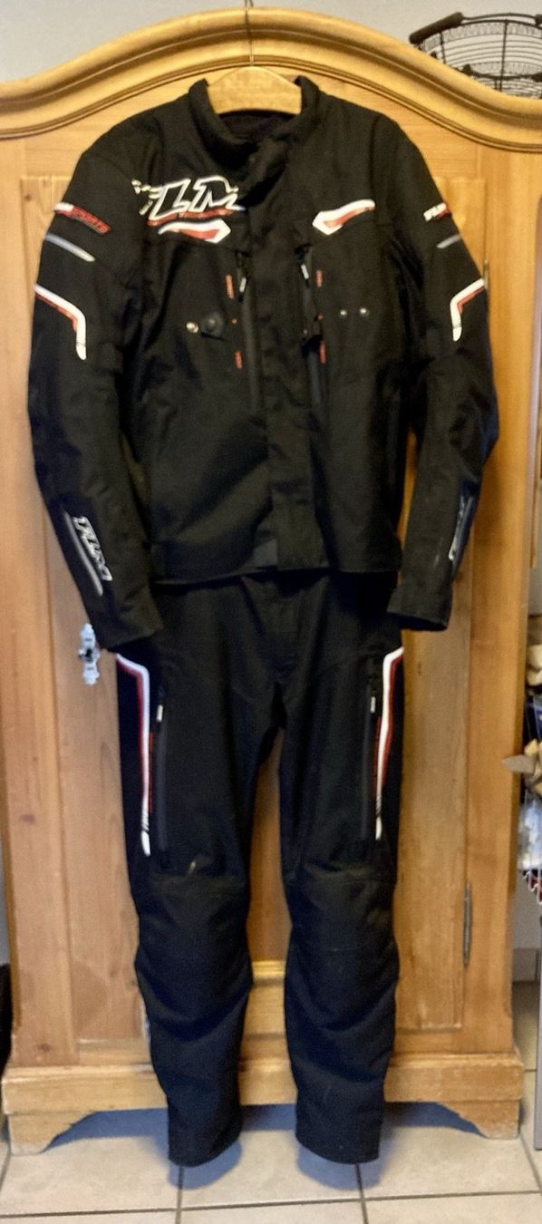 FLM Lots de vêtements: FLM Töffkombi – D'occasion à Bachenbülach par wor_b8qd 1