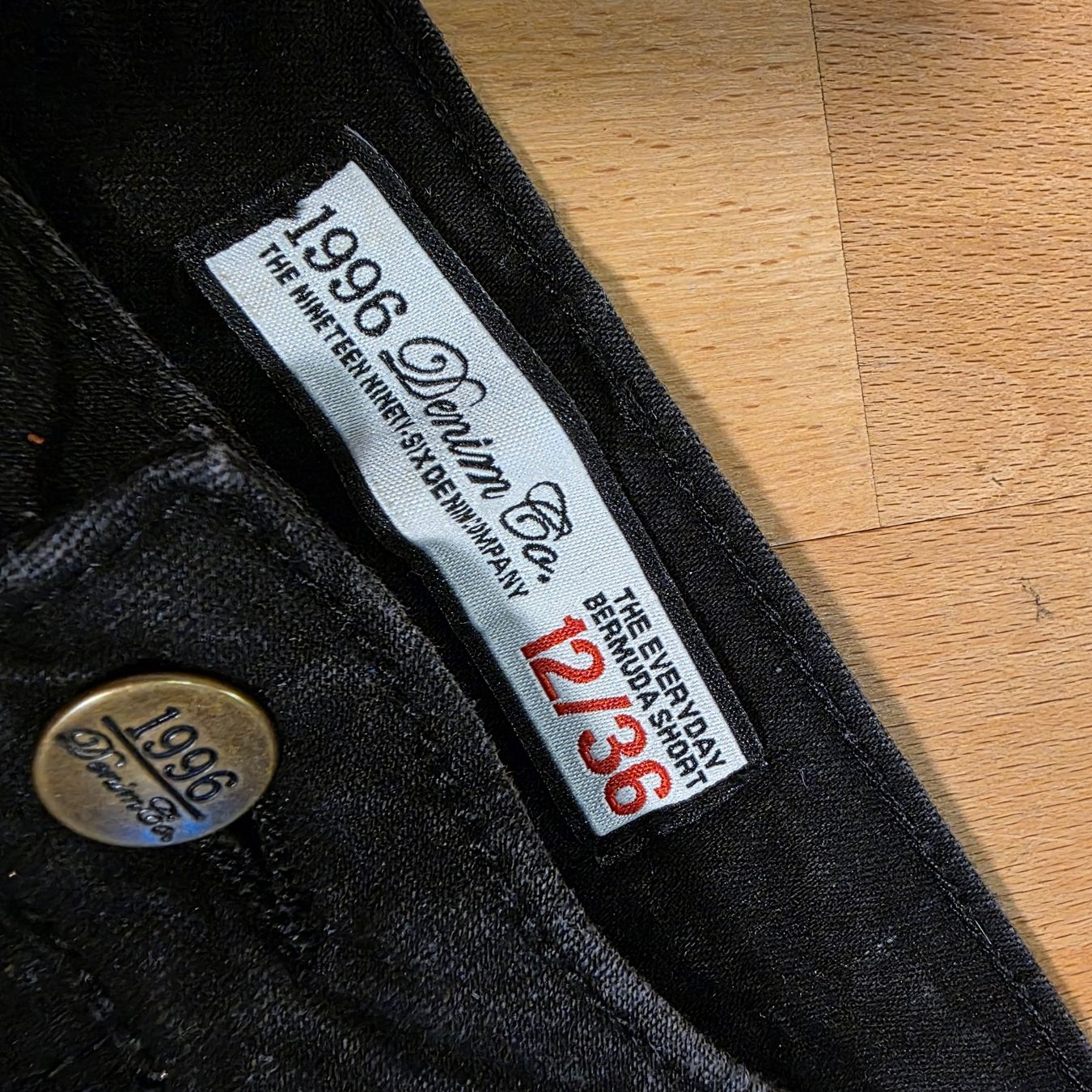 Pantaloni: 1996 Denim Co. Bermuda Shorts Schwarz M – Usato da Wald ZH venduto da CapLux 5