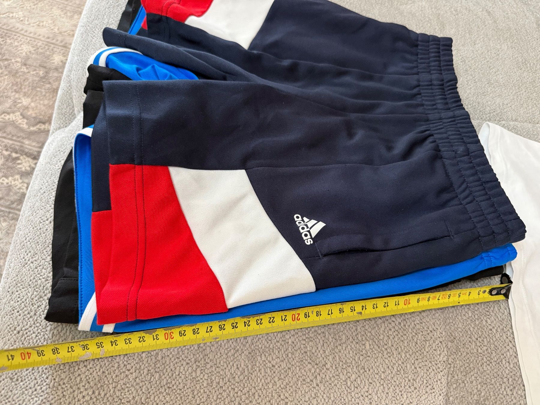 Hugo Boss Kleiderpakete & -sets: Kleiderpaket Gr. 130-140 – Gebraucht aus Uetikon am See von Fraufox1 4