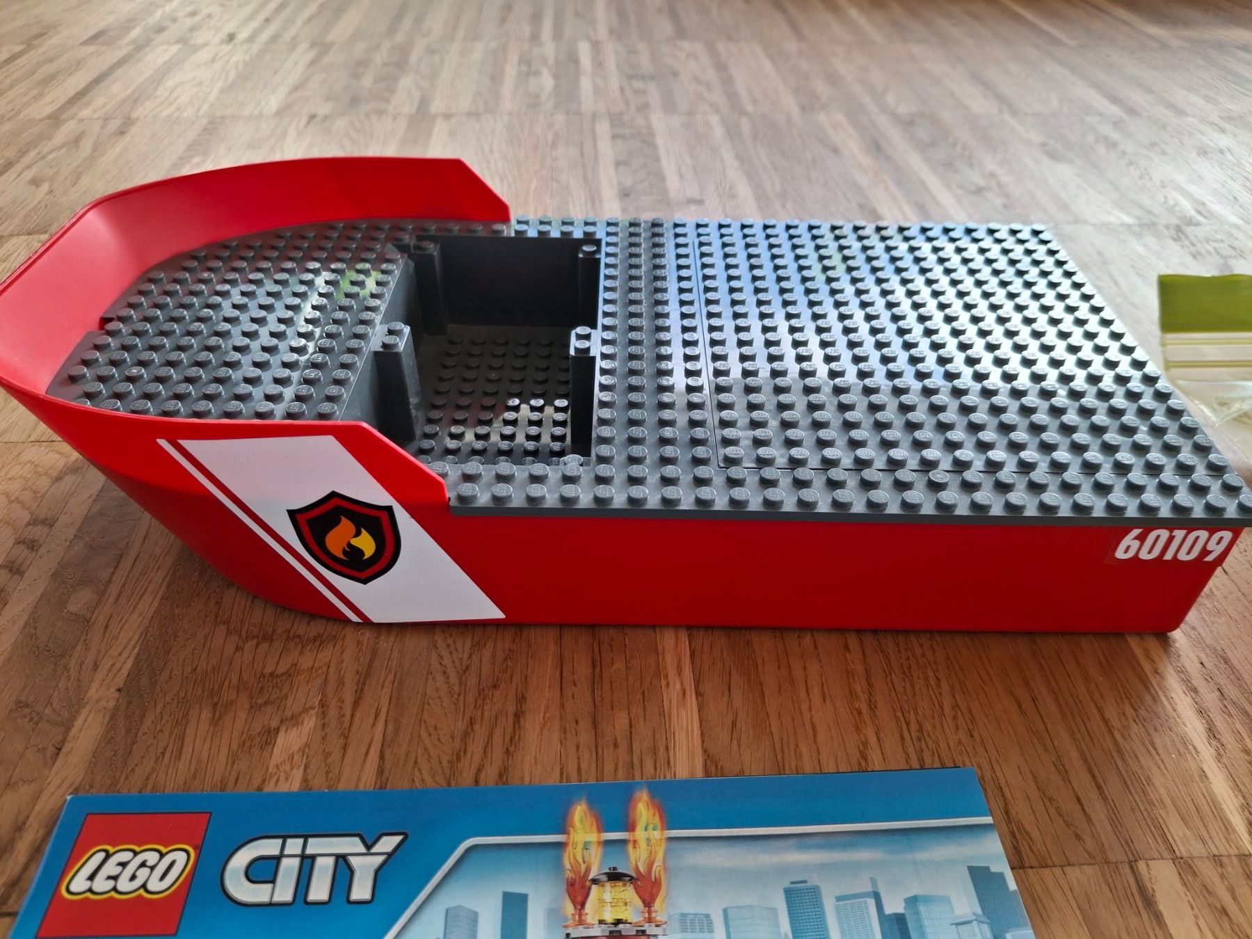 Lego Kit di costruzioni: Lego 60109 Feuerwehrschiff – Usato da Emmenbrücke venduto da ruf_fsy9 1