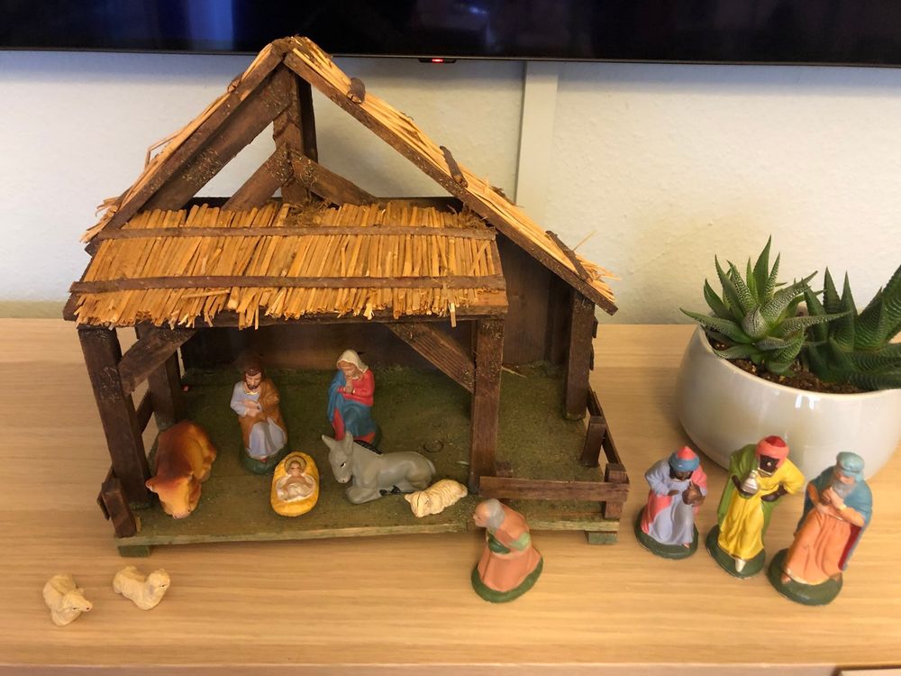 Ancienne figurine en plastique, Jésus de crèche, Déposé France, vintage