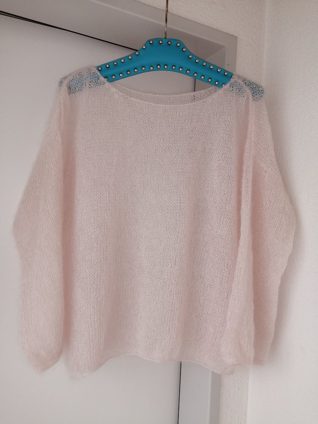 Maglioni & Felpe: Leichter Pullover aus Kid-Mohair Handgestrickt . Neu. – Nuovo e nell'imballaggio originale da Buchrain venduto da nat_pl5p 1