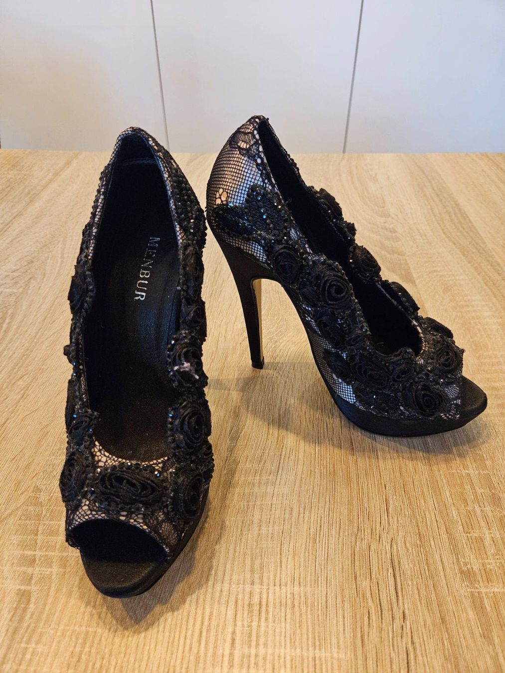 Scarpe da donna: High Heels Menbur, Schwarz/Gold, Gr. 36 – Nuovo (secondo la descrizione) da Brunnen venduto da summerLove6