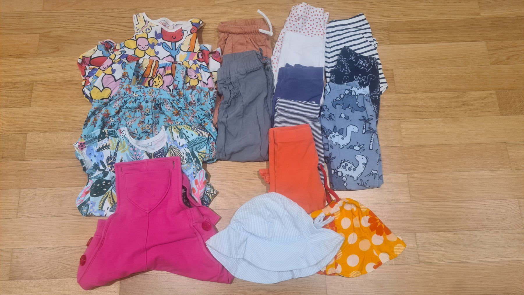 Next Lotti & Set di vestiti: Kleiderpaket Gr 98 – Usato da Zumikon venduto da daryona