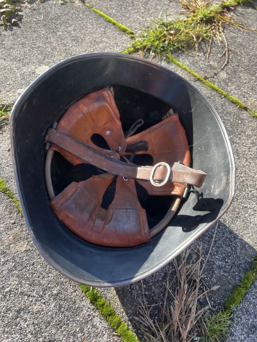 Uniformi & Effetti personali: Alter Militärhelm, Sammlerstück – Usato da Zollikofen venduto da Lunirabe 1