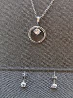 Kette mit Anhänger und dazu gehörenden Ohrstecker