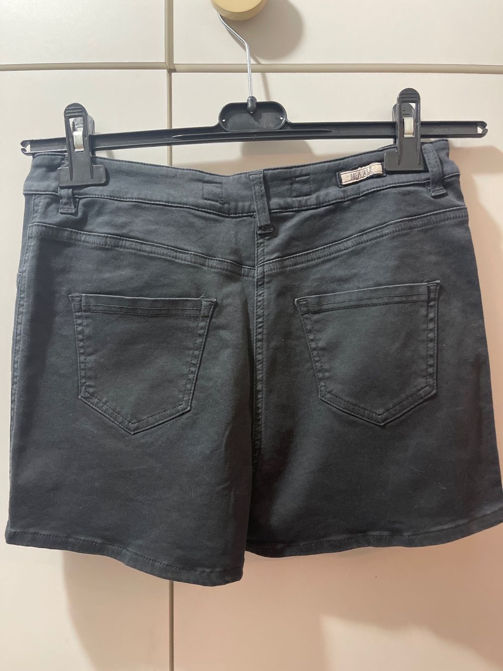 Brandy Melville Pantaloni: Pantalone corto Brandy Melville – Usato da Rancate venduto da Waly__ 3
