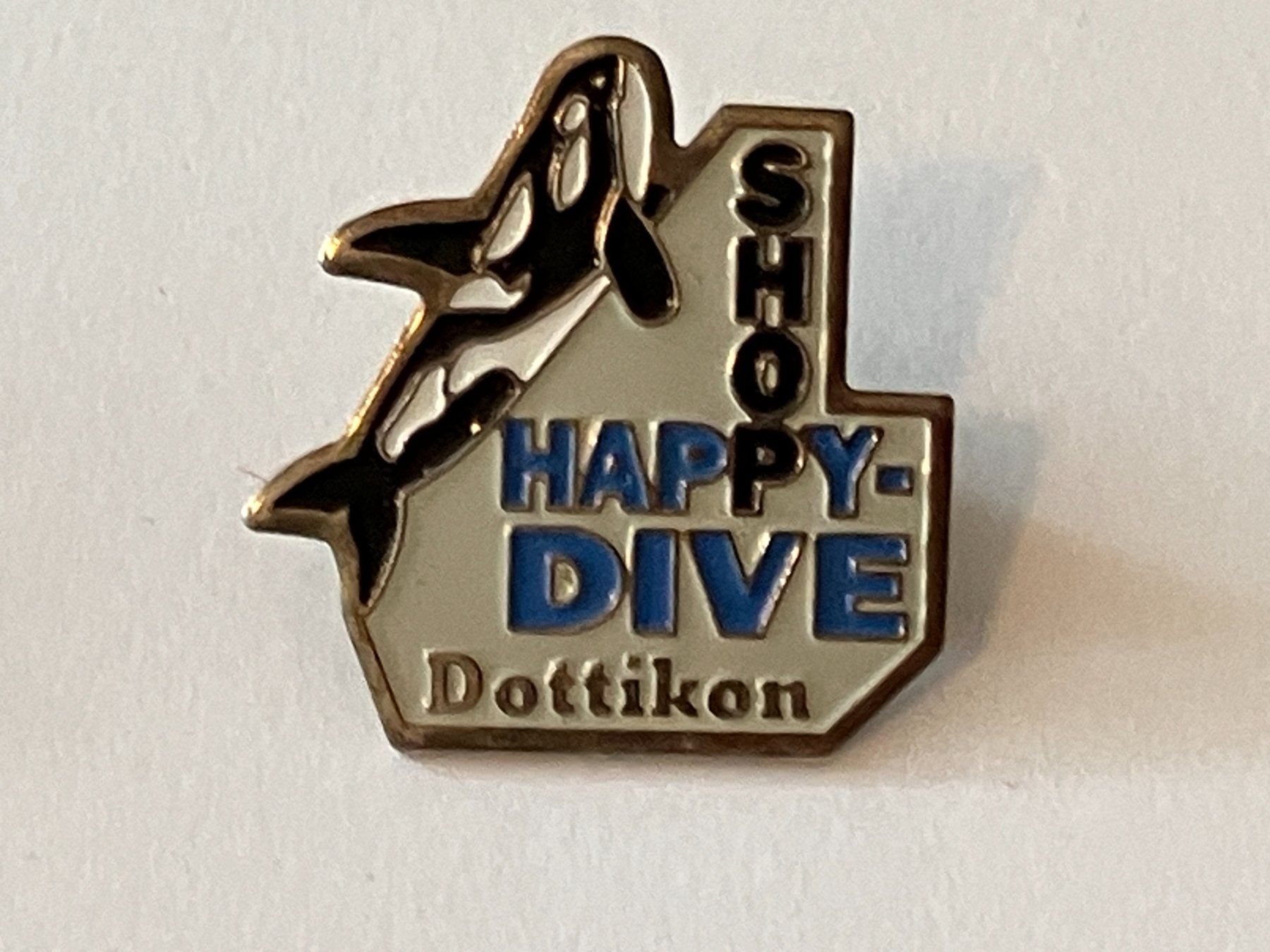 Placchette & Badge: 1 Pin Happy Dive Shop Dottikon – Usato da Basel venduto da djwwpp