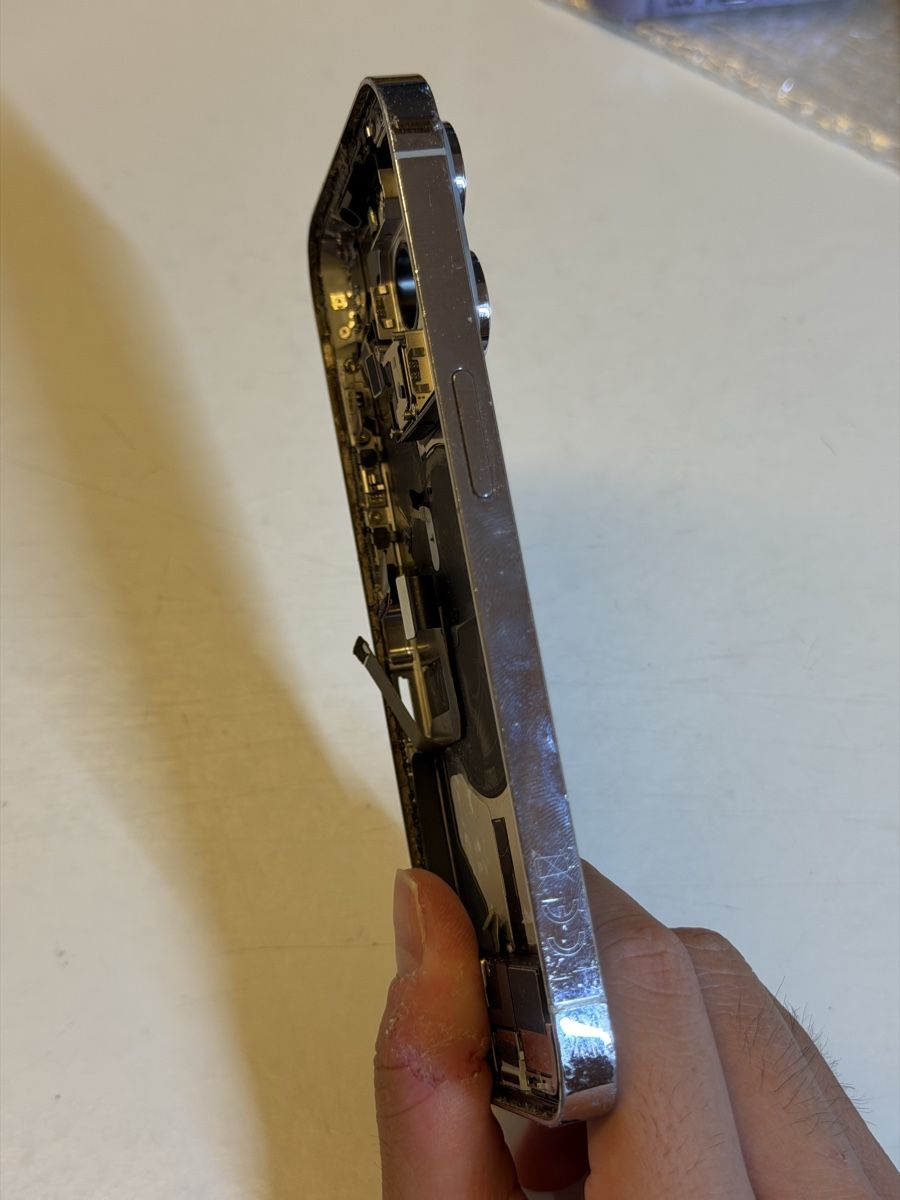 Apple Portables: iPhone 13Pro Gehäuse Weiss – Défectueux à Chur par beverlyone 2