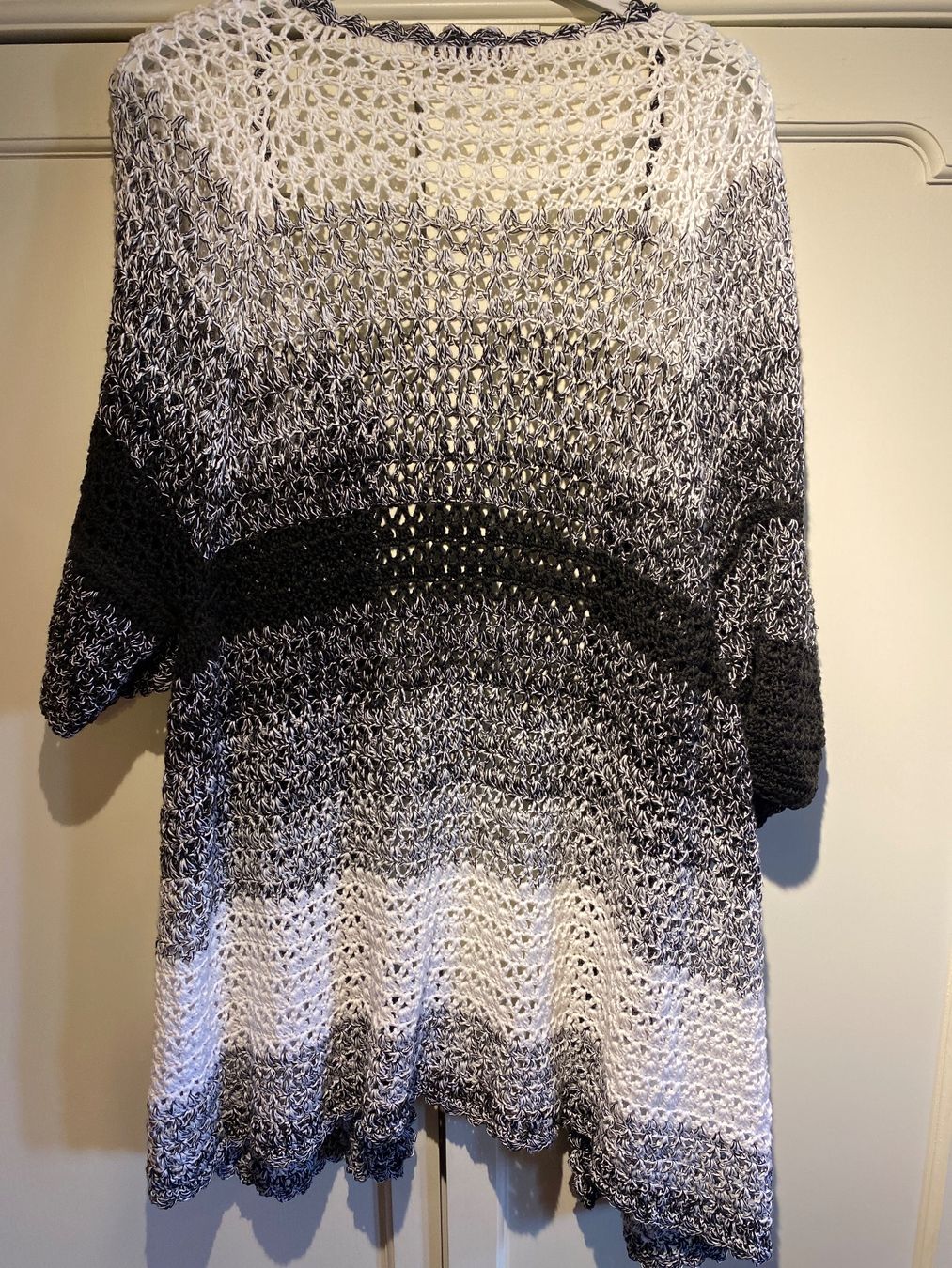Jacken: STRICKJÄCKCHEN-SCHWARZ-WEISS,HANDGEMACHT – Neu und originalverpackt aus Meienried von ManuelaBoutique 4